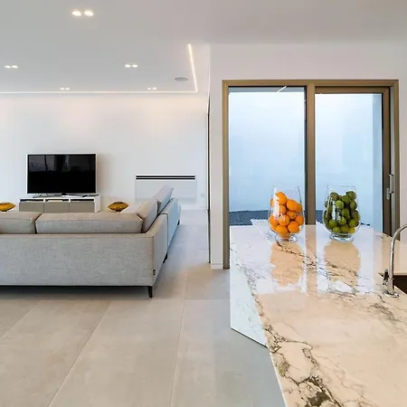 Alexandra Villa *